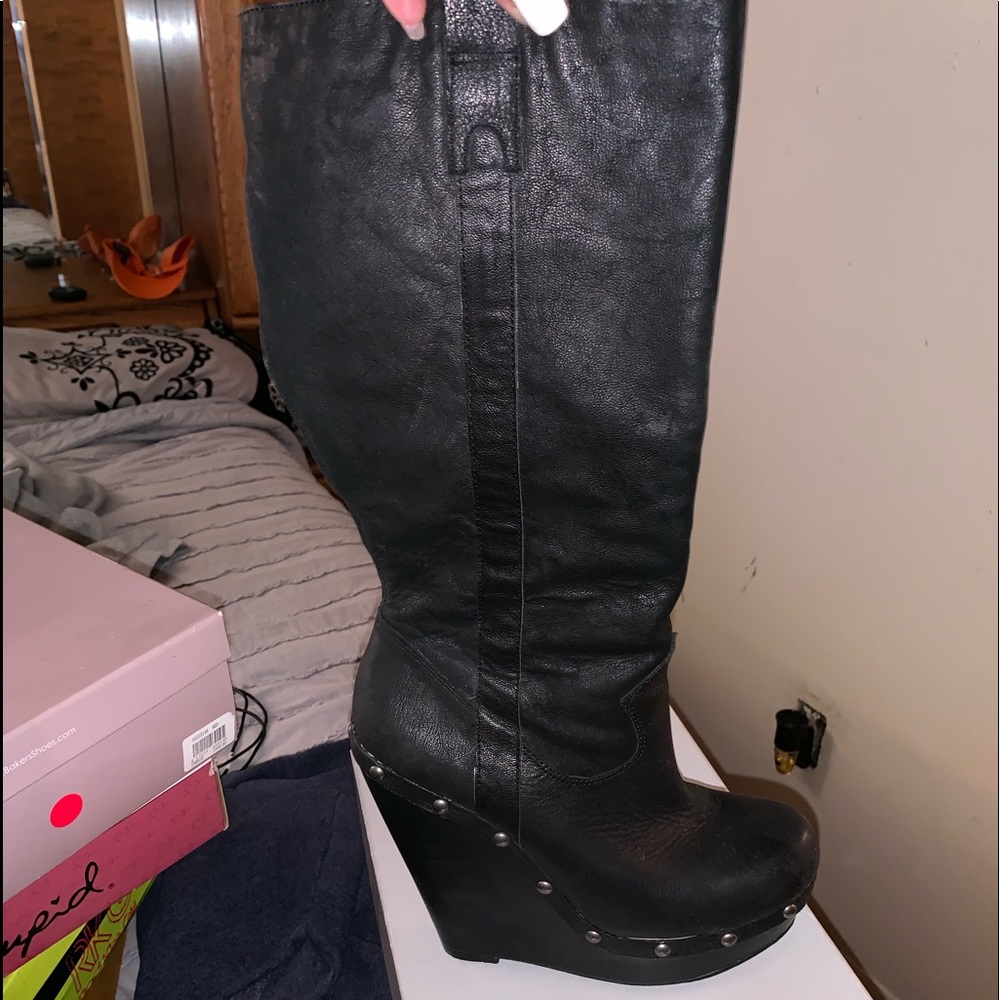 Wedge boot